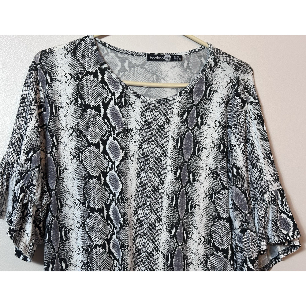 Boohoo Dress Womens US 12 Tall Black White Snake Print Mock Ruffle Sleeve NWOT - Picture 2 of 8